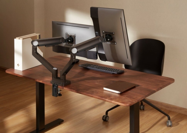 Технопапа · Кронштейн для мониторов Ultramounts UM733BR черный/коричневый 17"-32" макс.8кг крепление к столешнице поворот и наклон